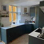Stunning Authentic Renovated I Near Lakes & Metro Kodaň