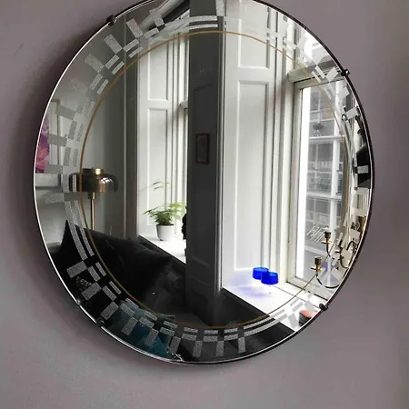 Stunning Authentic Renovated I Near Lakes & Metro Appartement