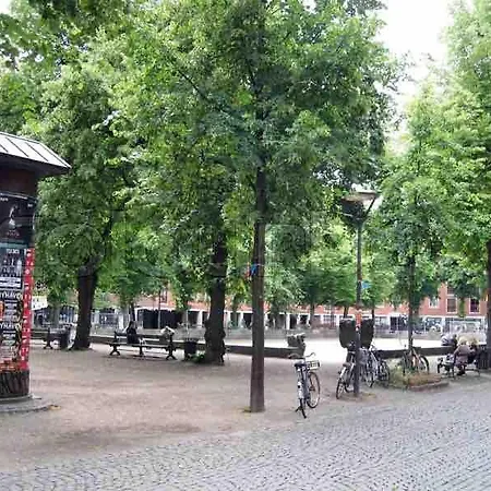 Stunning Authentic Renovated I Near Lakes & Metro Apartman *