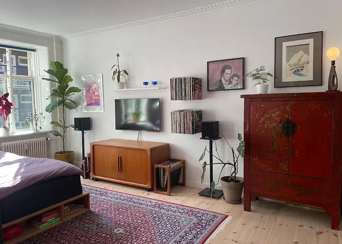 Stunning Authentic Renovated I Near Lakes & Metro