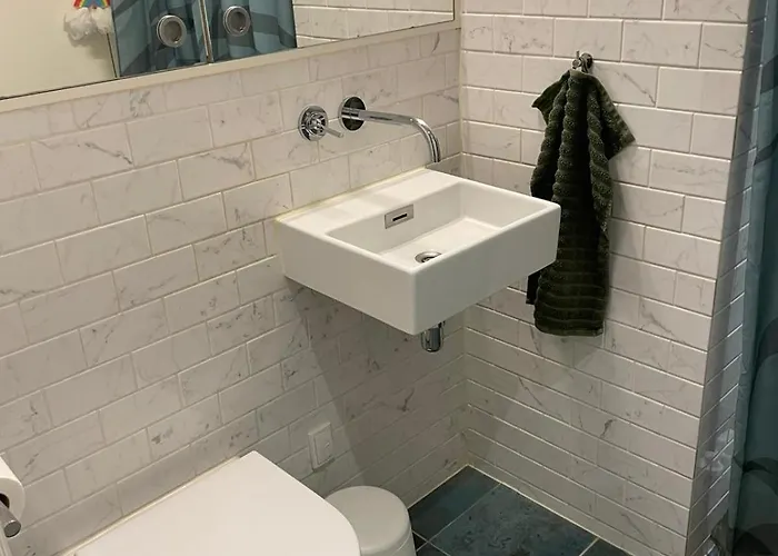 Stunning Authentic Renovated I Near Lakes & Metro Apartman *