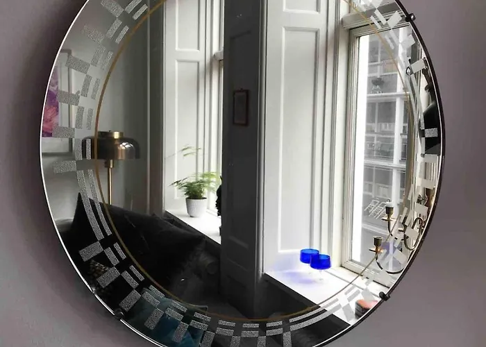 Stunning Authentic Renovated I Near Lakes & Metro Lägenhet